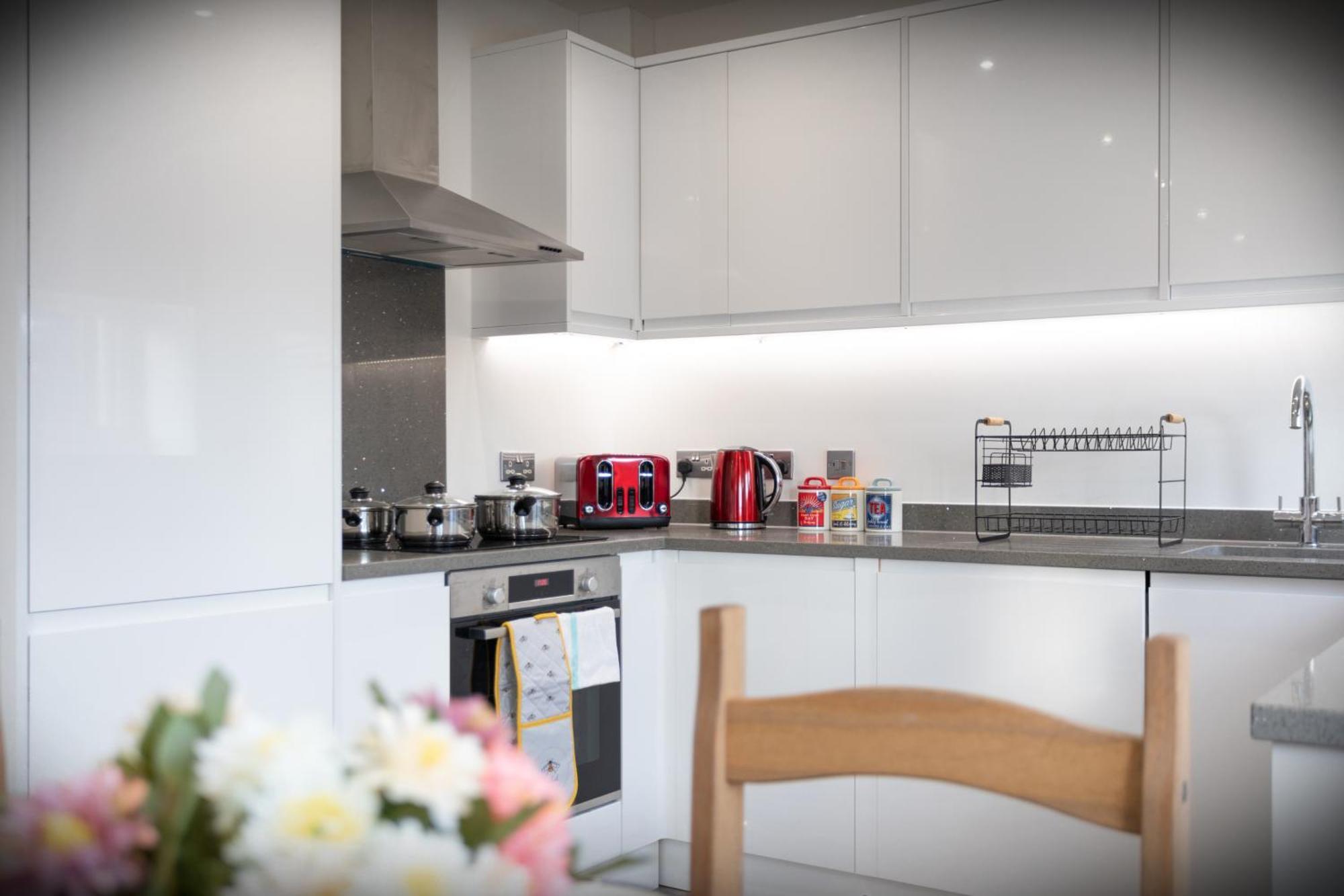 The Butterfly: Elegant 2-Bed Apartment Near Hatfield University Exterior photo